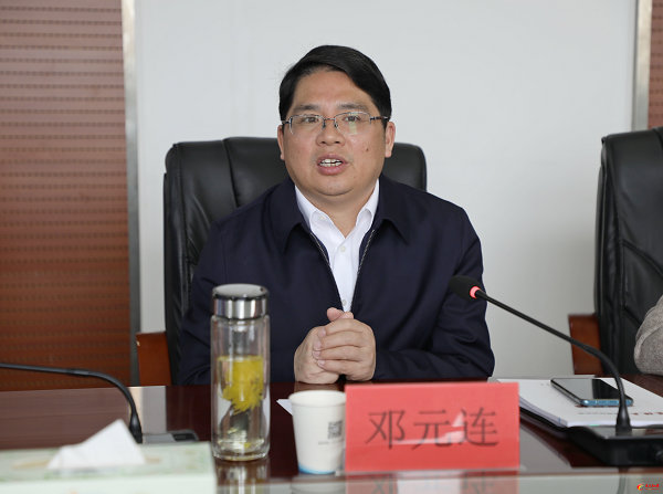 县委书记邓元连