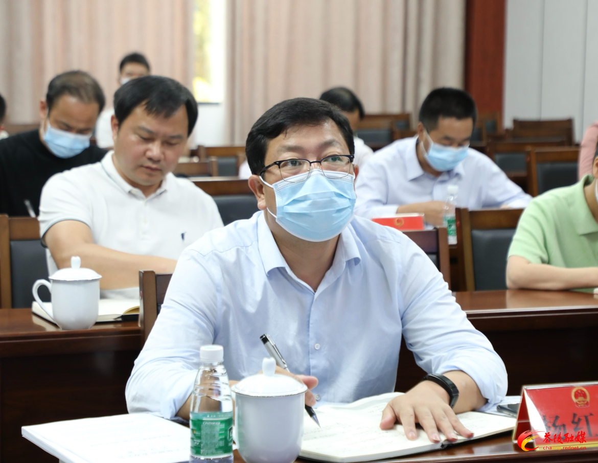 县委副书记、县长杨红兵