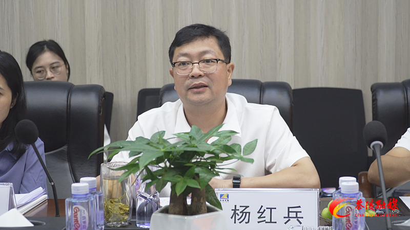 杨红兵特写_副本.bmp 杨红兵特写_副本.bmp