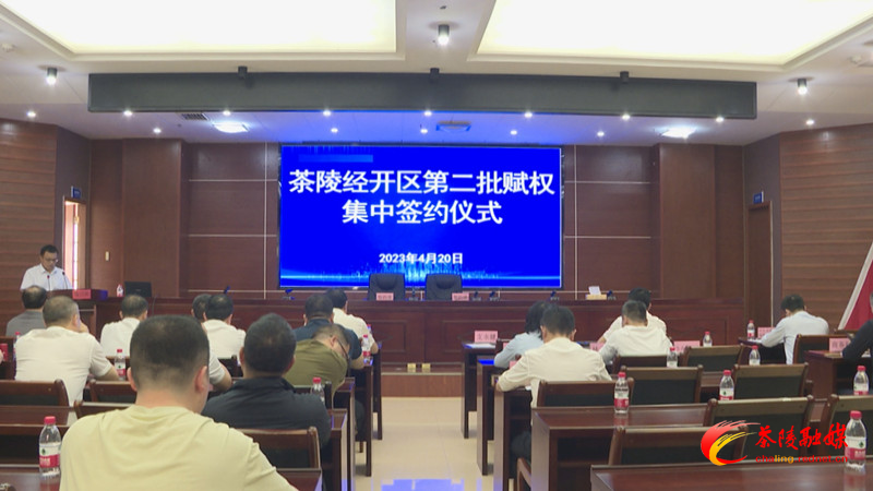 签约_副本.jpg 签约_副本.jpg