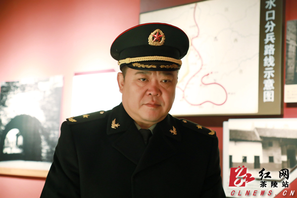 毕毅 冯毅等省军区领导到茶陵县工农兵