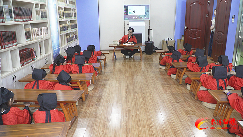 Still0422_00000_副本.jpg Still0422_00000_副本.jpg