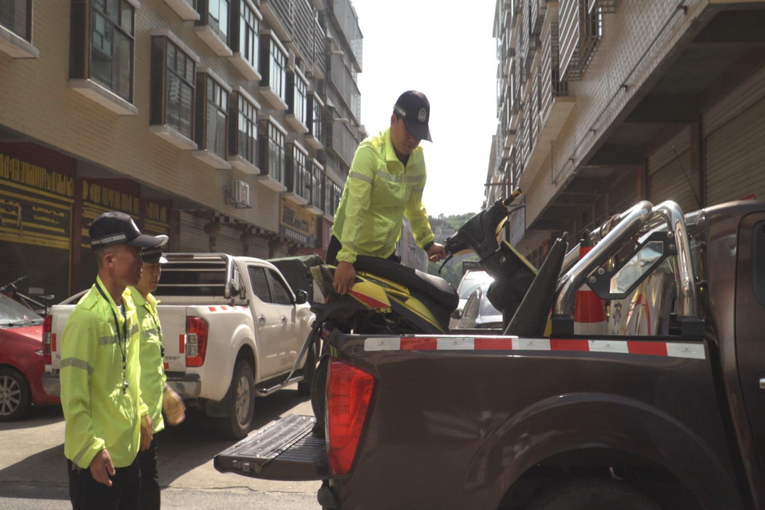 交警_副本.jpg 交警_副本.jpg