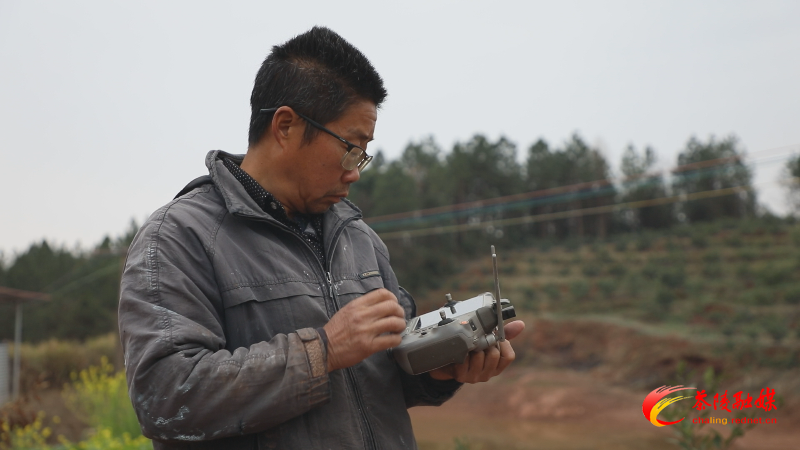 0318 无人机春耕忙 助力橙农增产增收 (4)_副本.png